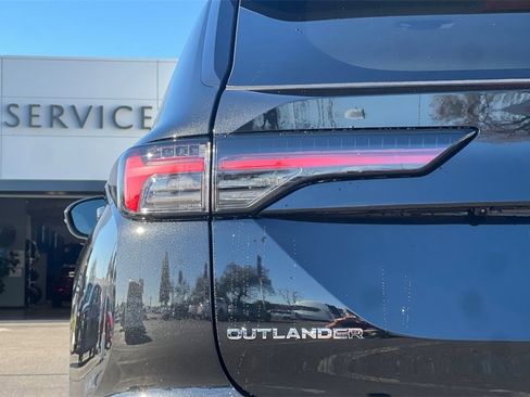 New 2026 Mitsubishi Outlander SE image 27