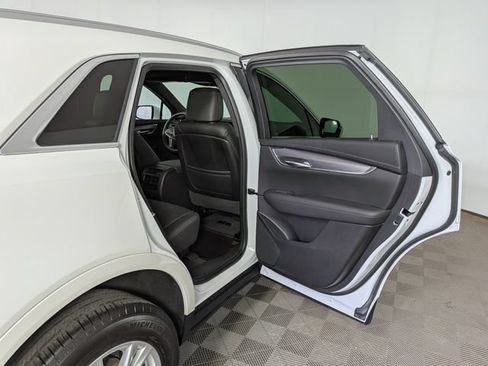 Certified 2024 Cadillac XT5 Luxury w/ LPO, Floor Liner Package AWD/4WD image 31