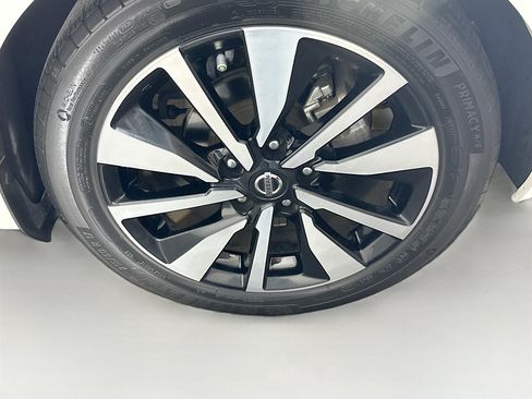 Used 2023 Nissan Sentra SV w/ SV Premium Package FWD image 11