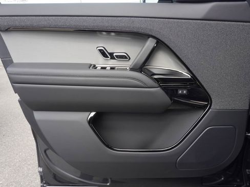 New 2025 Land Rover Range Rover Sport SE image 17