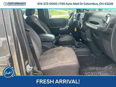 Used 2014 Jeep Wrangler Unlimited Sahara w/ Connectivity Group AWD/4WD image 16