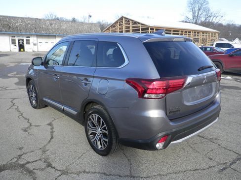 Used 2017 Mitsubishi Outlander SEL image 5