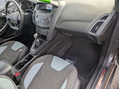 Used 2017 Ford Focus ST image 24