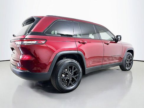 Used 2024 Jeep Grand Cherokee Altitude AWD/4WD image 14