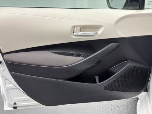 Used 2021 Toyota Corolla LE FWD image 11