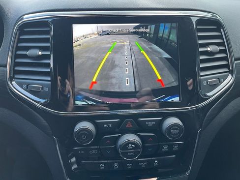 Used 2021 Jeep Grand Cherokee Laredo X image 19