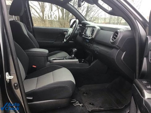 Used 2021 Toyota Tacoma TRD Sport w/ Technology Package image 21