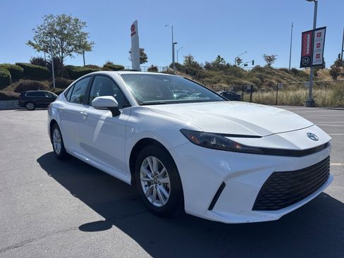 Certified 2025 Toyota Camry LE FWD image 1