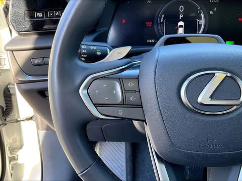Used 2023 Lexus RZ 450e Premium image 22