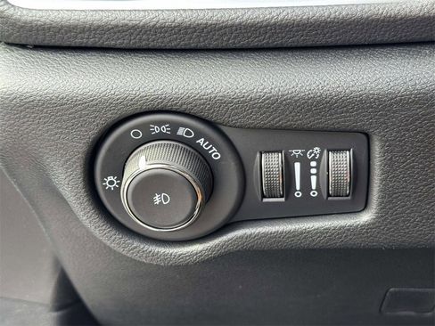 New 2026 Chrysler Pacifica Pinnacle image 28