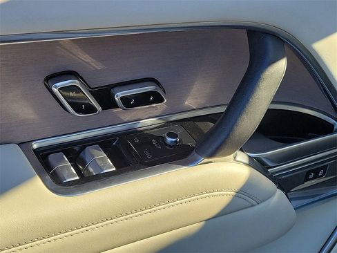 Used 2023 Land Rover Range Rover SE image 24