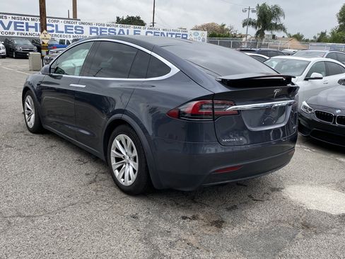 Used 2018 Tesla Model X 75D image 10