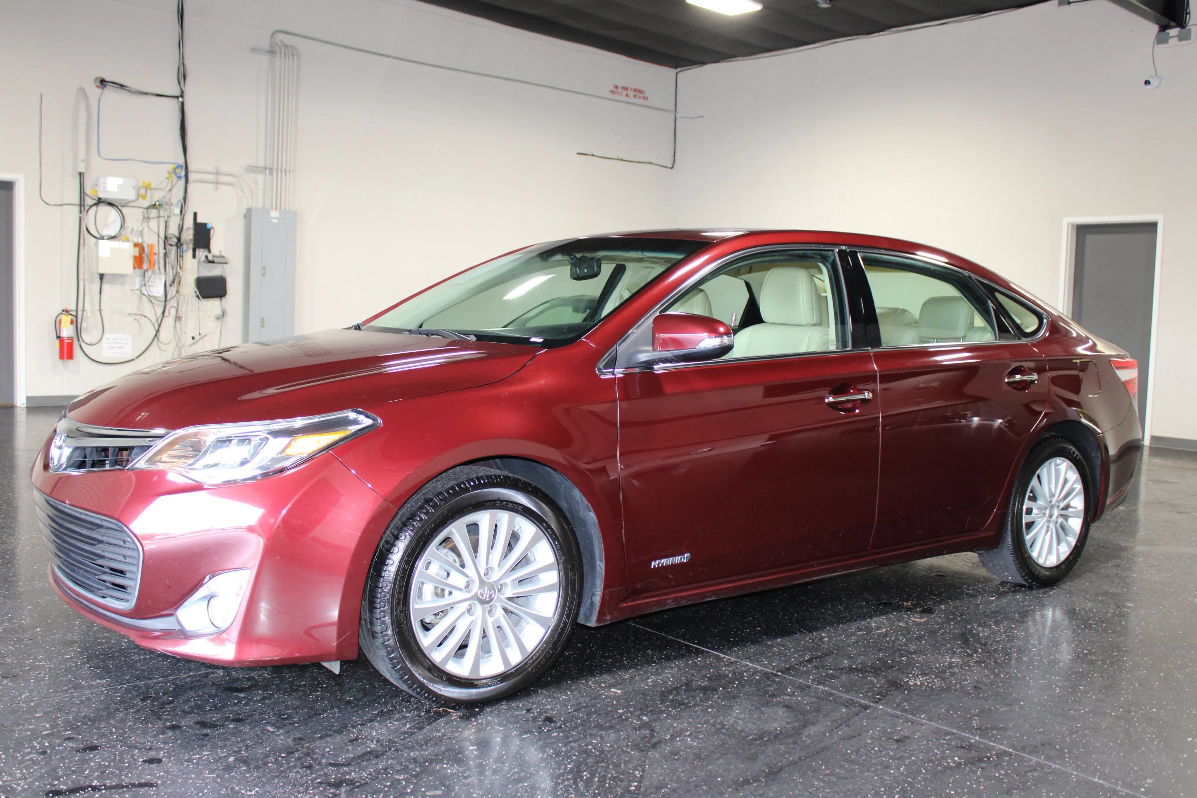 Used 2014 Toyota Avalon XLE Touring FWD image 6