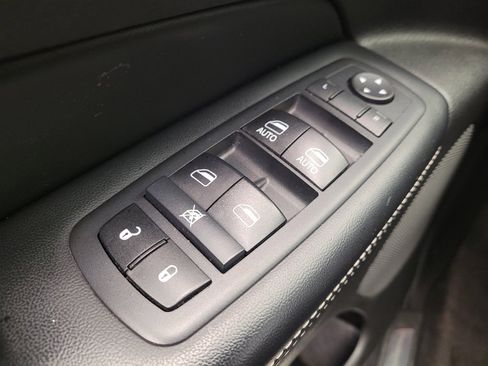 Used 2017 Jeep Grand Cherokee Limited w/ Luxury Group II image 27