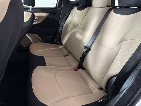 Used 2017 Jeep Renegade Latitude image 12