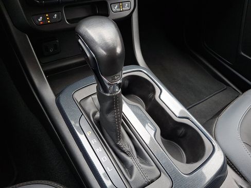 Used 2022 Chevrolet Colorado Z71 image 16