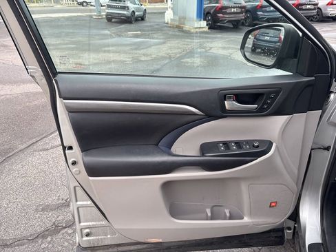 Used 2017 Toyota Highlander Limited image 15