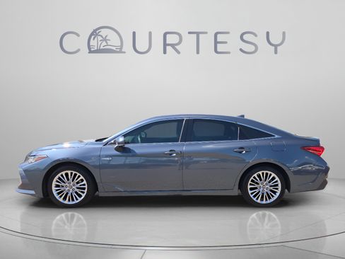 Used 2019 Toyota Avalon Limited w/ Advanced Safety Package FWD image 2