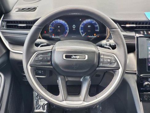 Used 2023 Jeep Grand Cherokee Altitude AWD/4WD image 23