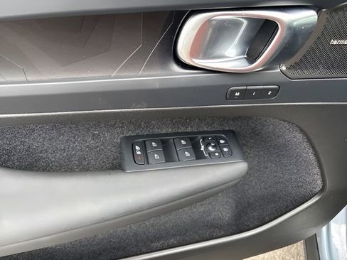 Used 2023 Volvo C40 P8 Recharge Ultimate w/ Protection Package Premier image 19