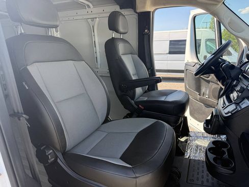 Used 2025 RAM ProMaster 2500 w/ Convenience Group FWD image 18