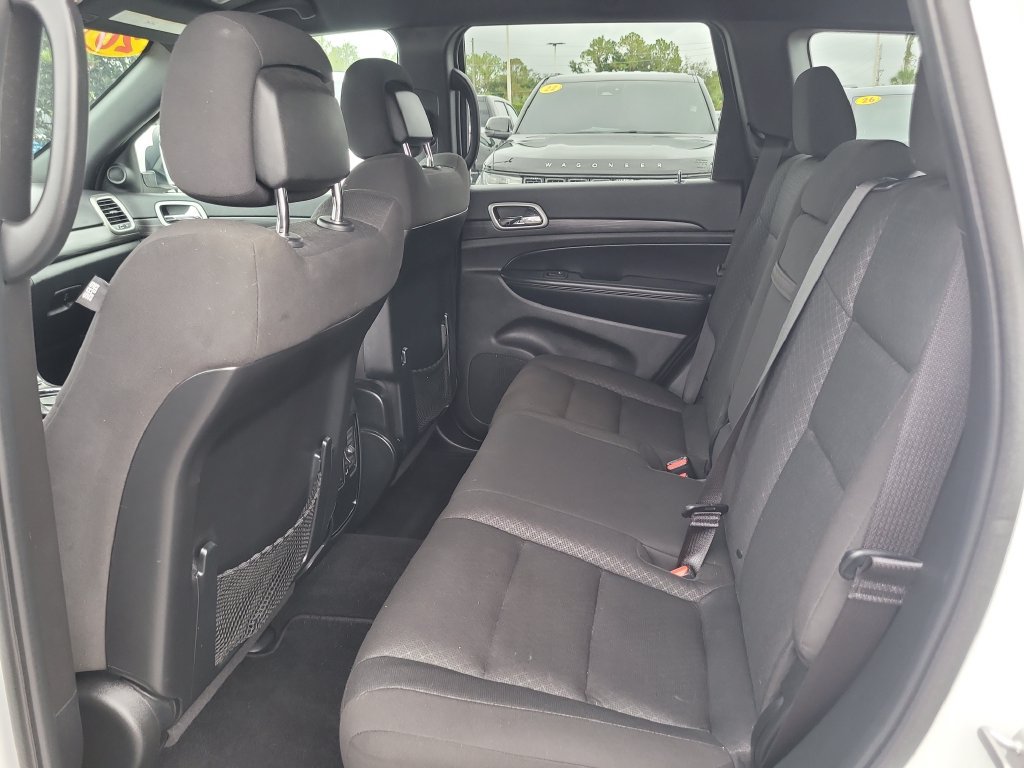 Used 2020 Jeep Grand Cherokee Laredo AWD/4WD image 13