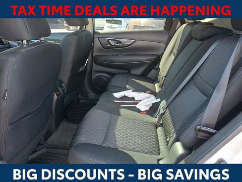 Used 2017 Nissan Rogue SV image 10