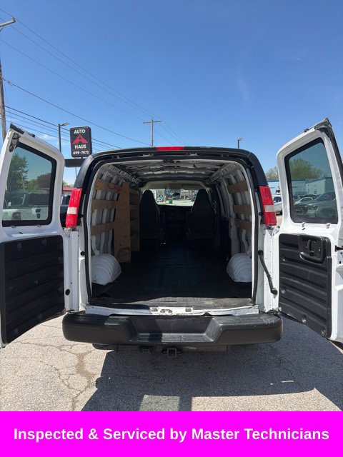 Used 2016 Chevrolet Express 2500 Extended RWD image 2