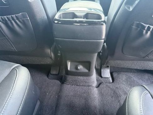 Used 2024 Kia Telluride EX w/ EX Captain's Chair Package AWD/4WD image 16