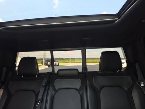 Used 2019 RAM 1500 Laramie AWD/4WD image 17