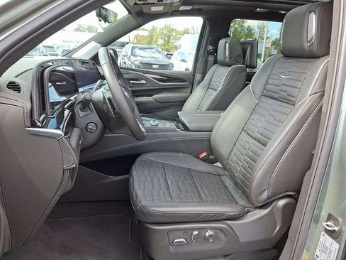 Certified 2024 Cadillac Escalade V w/ Heavy-Duty Trailer Package image 13