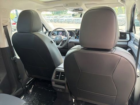 New 2025 Volkswagen Tiguan SE AWD/4WD image 32