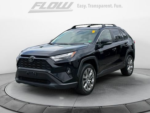 Used 2022 Toyota RAV4 XLE Premium AWD/4WD image 4