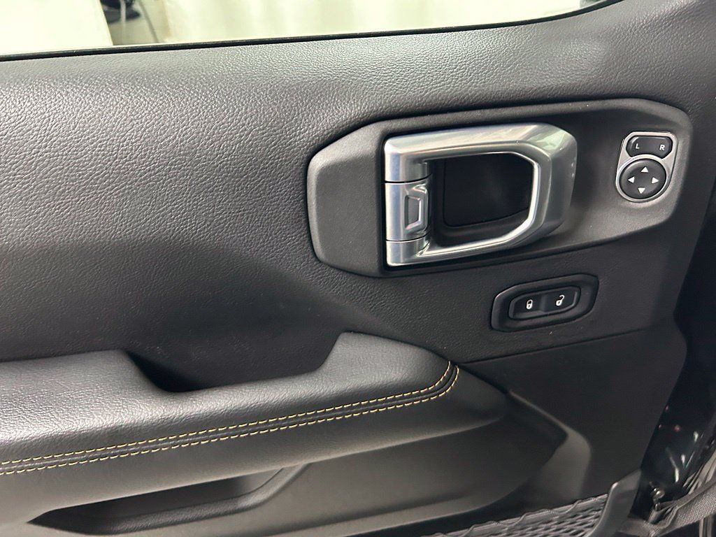 Used 2021 Jeep Wrangler Unlimited Sahara AWD/4WD image 16