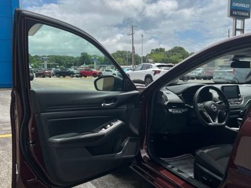 Used 2024 Nissan Altima 2.5 SV FWD image 18