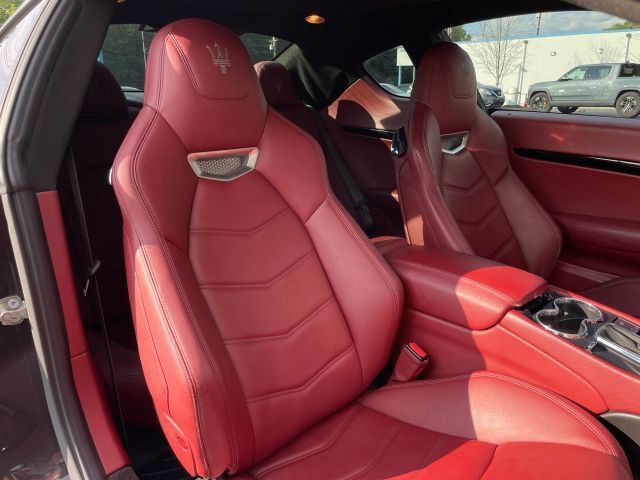 Used 2016 Maserati GranTurismo Sport RWD image 32