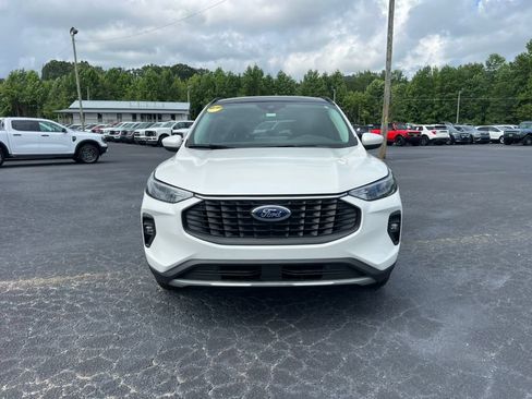 New 2025 Ford Escape SE w/ Class II Trailer Tow Package FWD image 2