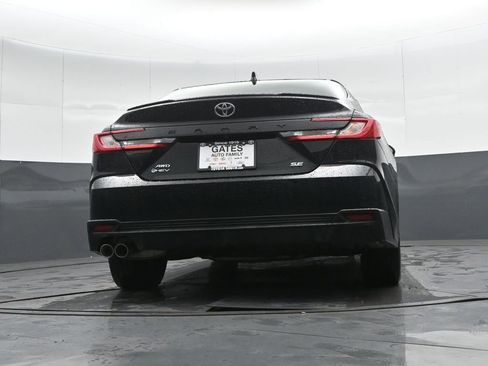 Used 2025 Toyota Camry SE image 31