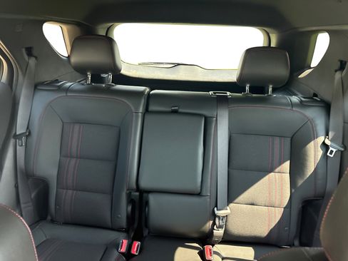 Used 2022 Chevrolet Equinox RS w/ Infotainment Package image 17