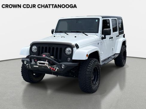 Used 2017 Jeep Wrangler Unlimited Sahara w/ Max Tow Package AWD/4WD image 8