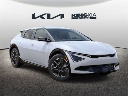 New 2025 Kia EV6 Wind image 9