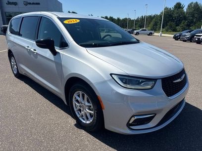 Used 2024 Chrysler Pacifica Touring-L