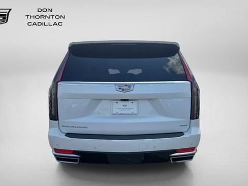 Used 2023 Cadillac Escalade Premium Luxury AWD/4WD image 4