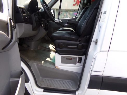 Used 2014 Mercedes-Benz Sprinter 2500 image 13