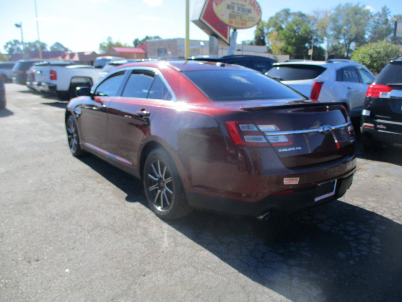 Used 2016 Ford Taurus SEL AWD/4WD image 4