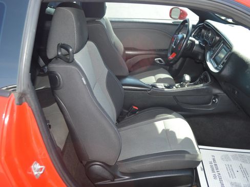 Used 2015 Dodge Challenger SXT w/ Driver Convenience Group RWD image 21