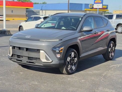 Used 2025 Hyundai Kona SEL AWD/4WD image 3