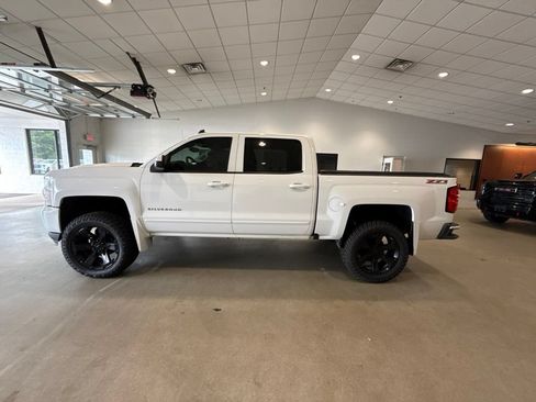 Used 2017 Chevrolet Silverado 1500 LT w/ All Star Edition AWD/4WD image 4