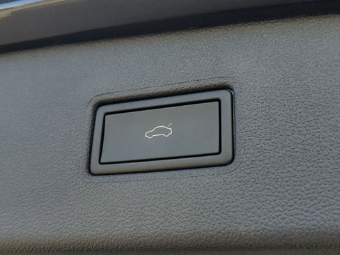 Used 2024 Volkswagen Tiguan SE R-Line image 10