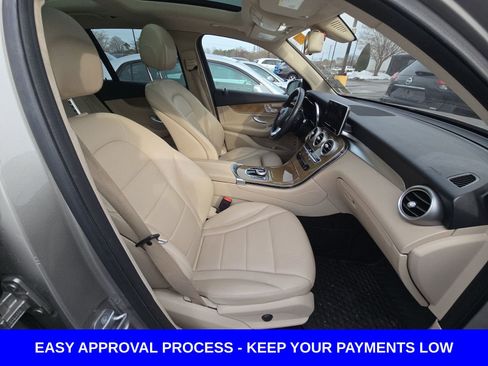 Used 2019 Mercedes-Benz GLC 300 4MATIC w/ Premium Package image 10